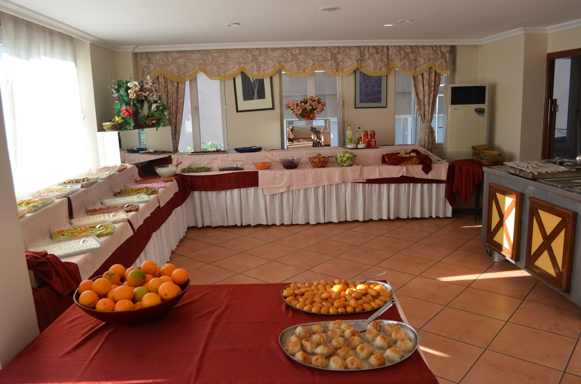 Grand Milano Hotel Ayvalik Exterior photo