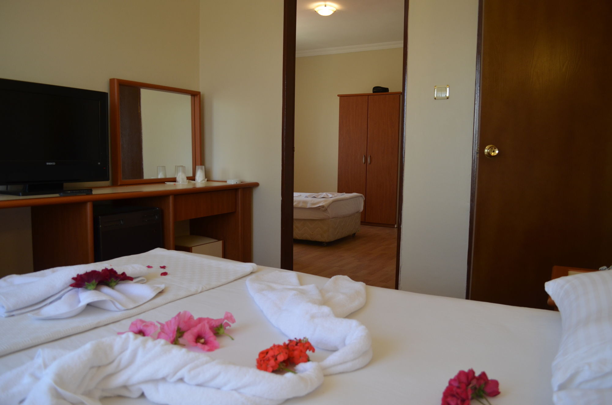 Grand Milano Hotel Ayvalik Exterior photo